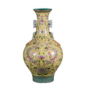 18TH CENTURY, FAMILLE ROSE DOUBLE PHOENIX PATTERN LONG-NECKED VASE FROM THE QIANLONG PERIOD OF THE