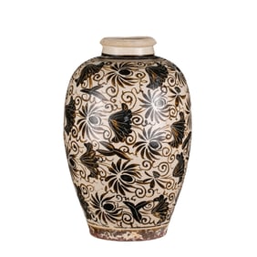 12TH-13TH CENTURY, SOUTHERN SONG DYNASTY JIZHOU KILN PAPER-CUT APPLIQUE FLOWER PATTERN PLUM VASE