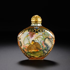 18TH CENTURY, CHINA, QIANLONG PERIOD, QING DYNASTY, ENAMEL FLOWER AND BIRD PATTERN SNUFF BOTTLE
