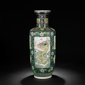 18TH CENTURY, CHINA QING DYNASTY BLACK GROUND GREEN ENAMEL OPEN WINDOW DRAGON PATTERN PLATE MOUTH