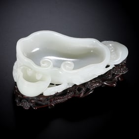 18TH CENTURY, CHINESE HETIAN WHITE JADE CARVED WATER WASHBASIN