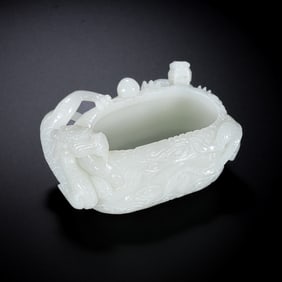 18TH CENTURY, CHINESE HETIAN WHITE JADE DRAGON PATTERN BRUSH WASH