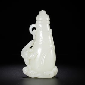 18TH CENTURY, CHINESE HETIAN WHITE JADE DRAGON PATTERN COVER BOTTLE