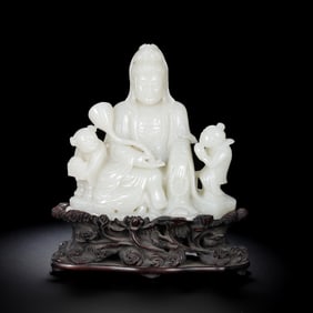 18TH CENTURY, CHINESE HETIAN WHITE JADE SEATED GUANYIN STATUE
