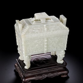 18TH CENTURY, CHINA, QING DYNASTY, HOTAN WHITE JADE SQUARE COVER TRIPOD
