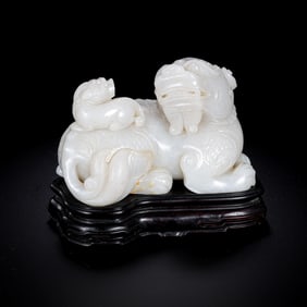 18TH CENTURY, CHINA QING DYNASTY HOTAN WHITE JADE MOTHER AND CHILD AUSPICIOUS BEASTS