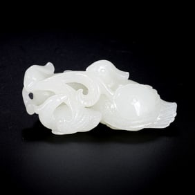 18TH CENTURY, CHINA QING DYNASTY HOTAN WHITE JADE MANDARIN DUCKS HOLDING CHRYSANTHEMUMS