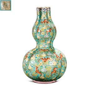 18A THREE-HOLE GOURD VASE WITH A PATTERN OF FORTUNE, LUCK, CLOUDS AND BATS, FROM THE QIANLONG PERIOD