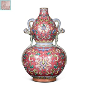 18A CHINESE QING DYNASTY QIANLONG PERIOD 18TH CENTURY, WITH A FLORAL GOURD VASE IN PASTEL ENAMEL