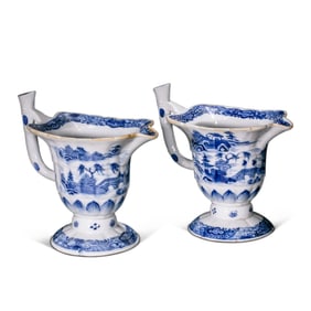 18A PAIR OF BLUE AND WHITE CUPS WITH LANDSCAPE DESIGN, QING DYNASTY, CHINA