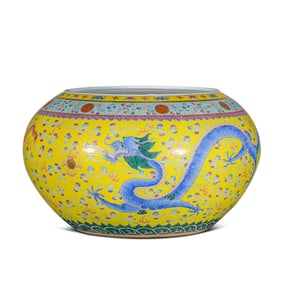18A YELLOW-GROUND ENAMEL JAR WITH DRAGON PATTERN, QING DYNASTY, CHINA