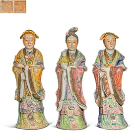 18CENTURY, CHINESE QING DYNASTY FAMILLE ROSE THREE STARS STANDING FIGURE