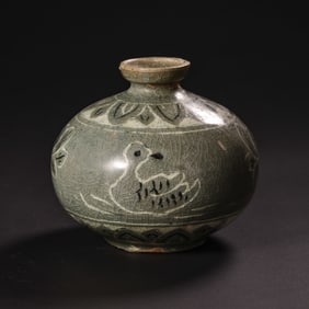KOREAN GORYEO CELADON BLACK AND WHITE INLAID SHORT PLUM VASE