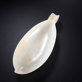 18A CHINESE QING DYNASTY HETIAN WHITE JADE WASHBASIN WITH INGENIOUS CARVING OF LEAVES