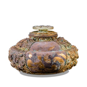 1-3A CHINESE GILT-BRONZE JADE-INLAID LIDDED JAR FROM THE HAN DYNASTY, 16TH CENTURY