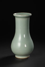 12-13CENTURY, CHINESE SOUTHERN SONG DYNASTY LONGQUAN KILN GREEN GLAZE ALCOHOL BOTTLE