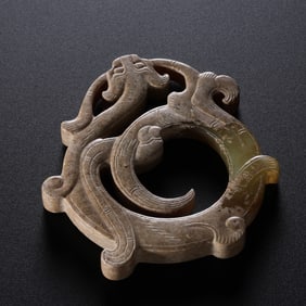 Chinese Han Dynasty Jade Dragon-shaped Pendant