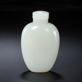 Chinese Qing Dynasty Hetian white jade snuff bottle