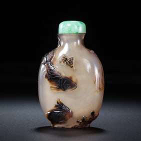 Chinese Qing Dynasty agate snuff bottle