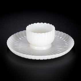 Chinese Qing Dynasty Hetian white jade flower-shaped cup holder