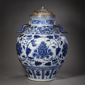 Chinese Yuan Dynasty Blue and White Flower Pattern Double-Handled Jar