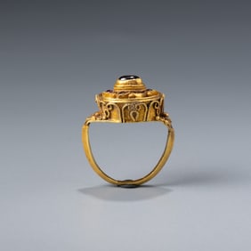 Antique 19th-century Southeast Asian gold ring, 17K, with gemstones