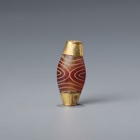 Ancient Bactrian painted carnelian agate bead with rare pattern, gold-mounted, 16K