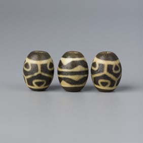 Tibetan Tian Zhu Dzi agate beads with eye motifs, 3 pcs