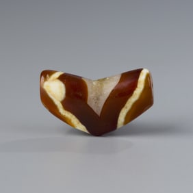 Bactrian Agate Triangular-Shaped Bead