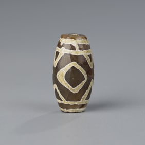 Tibetan Dzi Agate Amulet Bead with Rare Eye Motif and Unusual Pattern