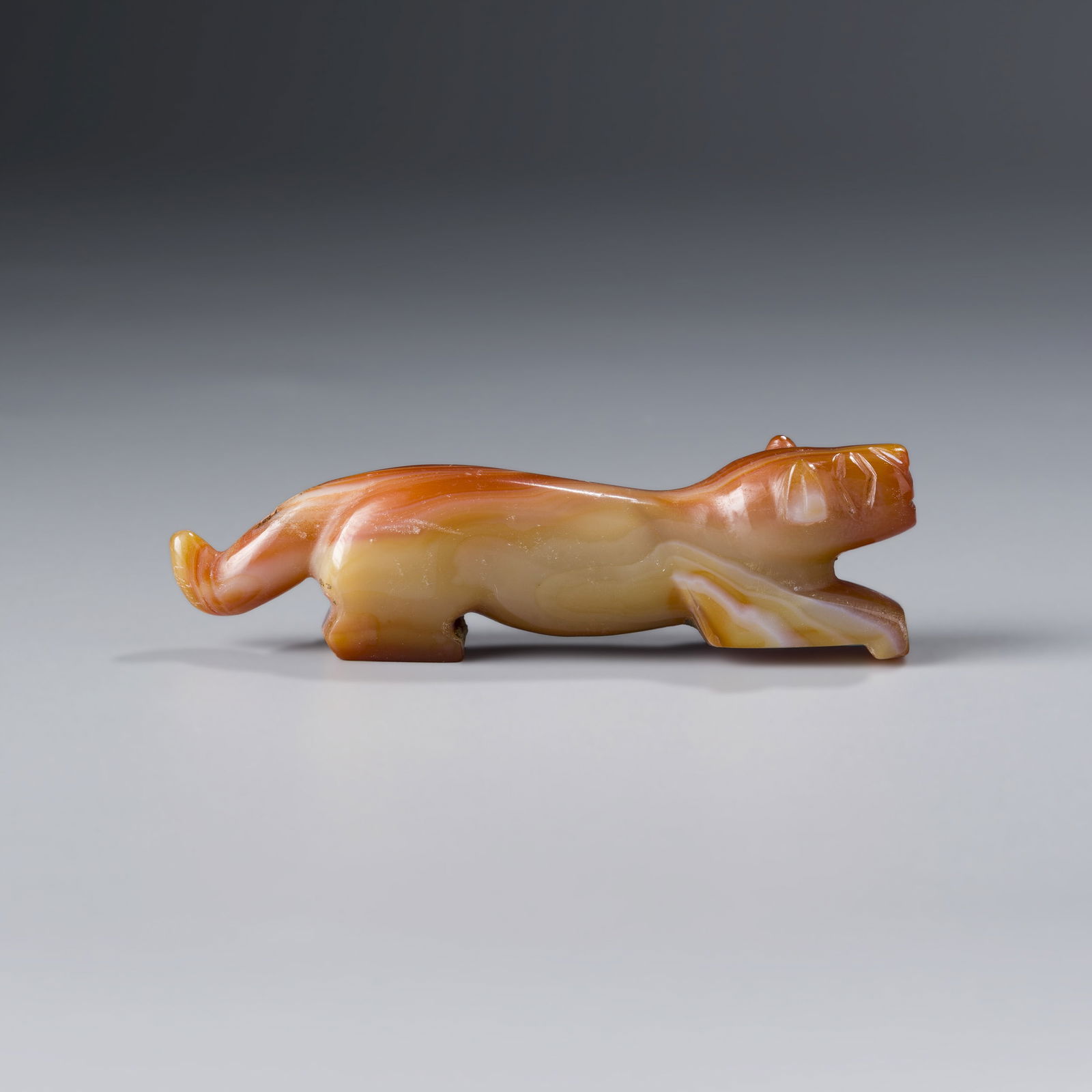 Burmese Antique Pyu Agate Tiger Figurine Talisman, 200–1000 AD: An antique Pyu talisman from Burma, carved from agate in the form of a tiger figurine. Dating between 200 and 1000 AD, this rare piece measures approximately 9 x 2.6 cm and weighs 51 grams.