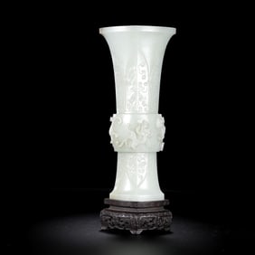 Chinese Qing Dynasty Hetian white jade vase with dragon design