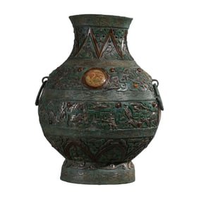 A round pot with double ring handles inlaid with gemstones from the Warring States period of China