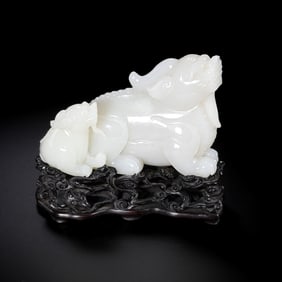 Chinese Qing Dynasty Hetian white jade auspicious beast