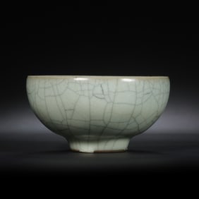 Small Ge ware cup from the Song Dynasty in China