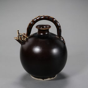 Black-glazed dragon-head ewer from the Song Dynasty, China