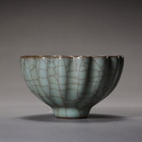 Chinese Song Dynasty official kiln celadon flower-shaped cup