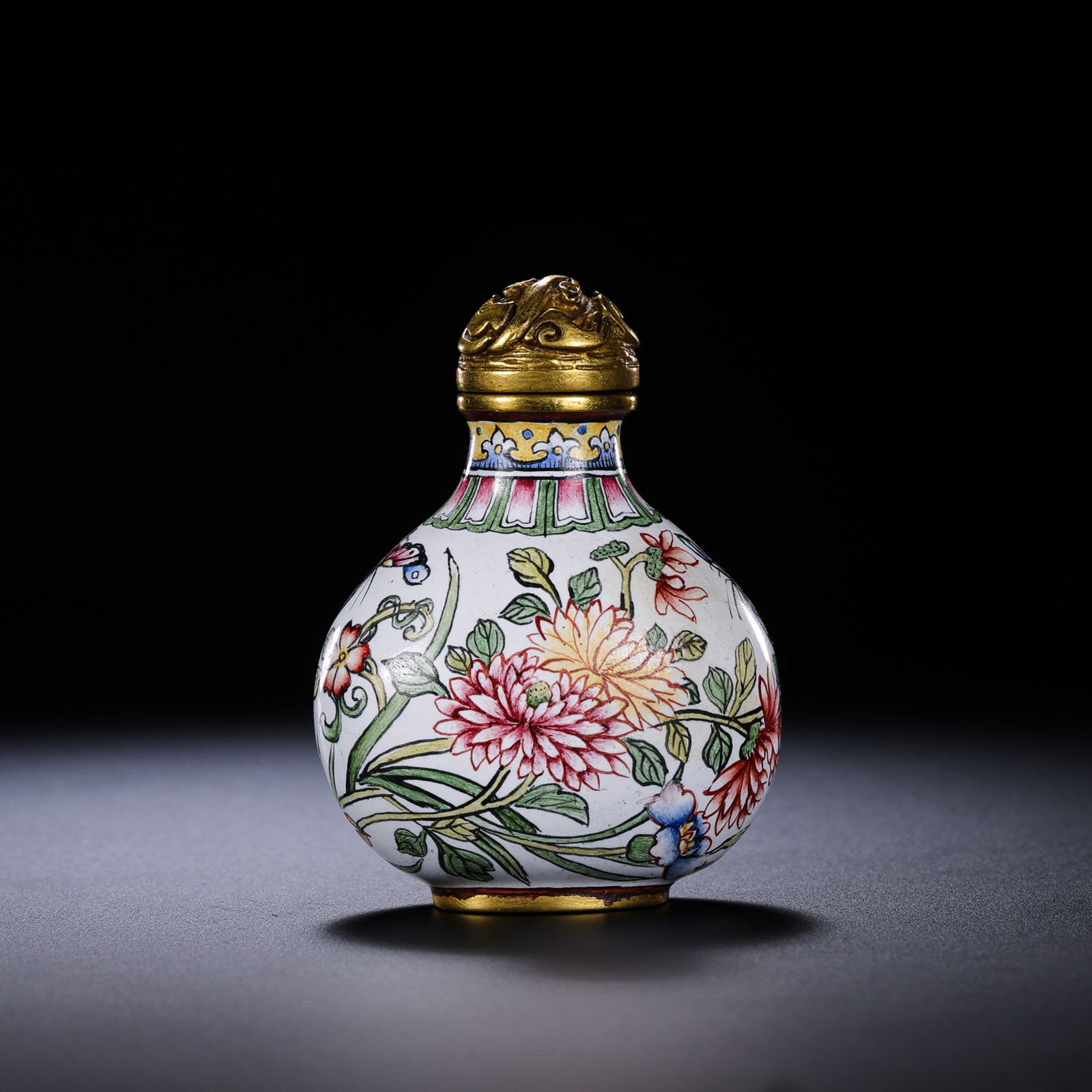 Chinese enamel-painted snuff bottle with floral design from the Qianlong period of the Qing Dynasty (1 of 7)