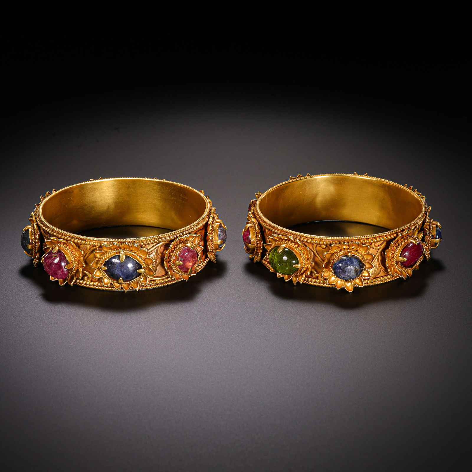 pair of pure gold and gemstone-inlaid Chinese Qing Dynasty bracelets (1 of 8)
