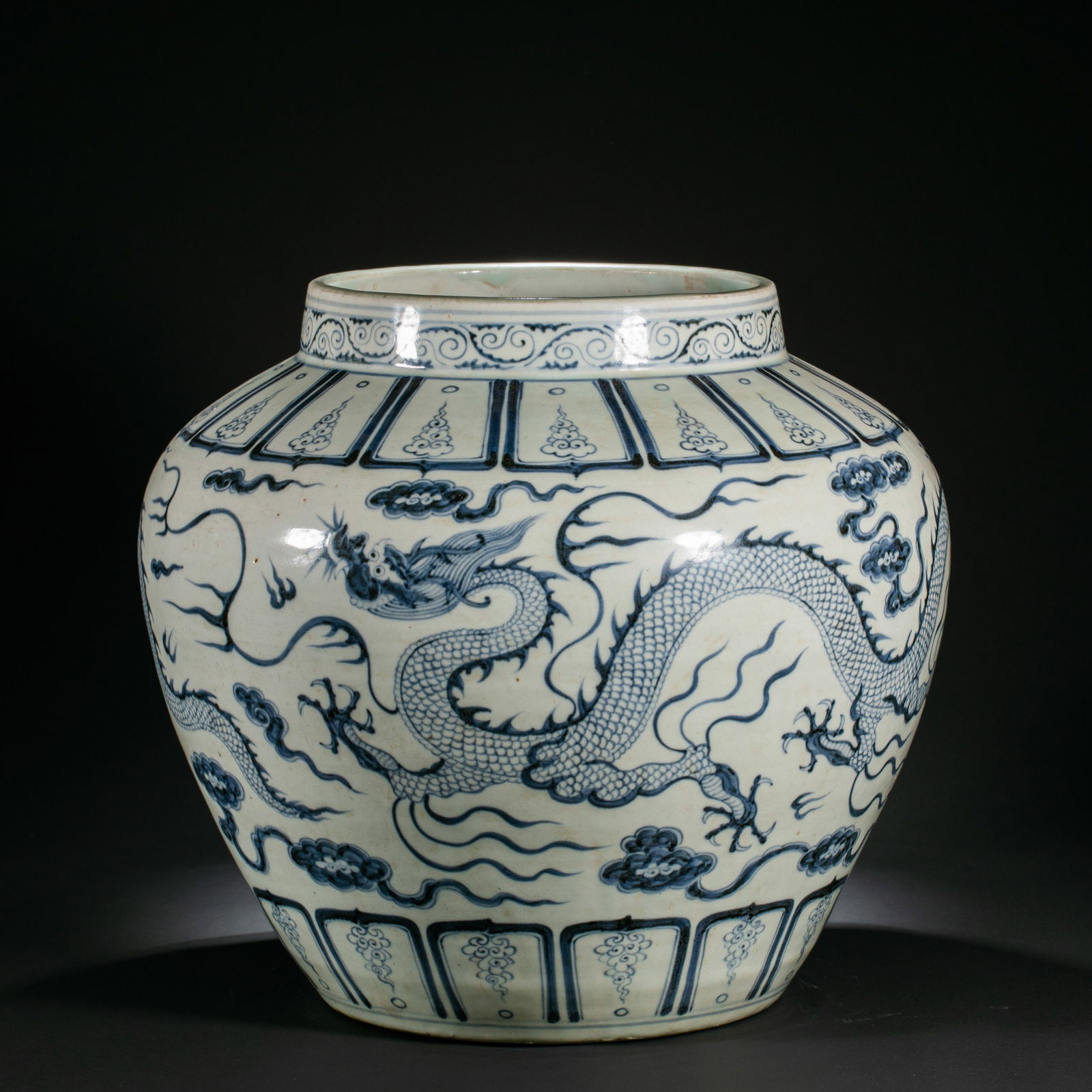 Chinese Yuan Dynasty Blue and White Dragon Pattern Jar (1 of 9)