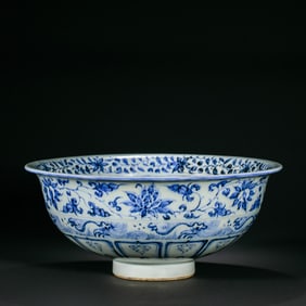Chinese Yuan Dynasty blue and white porcelain bowl with floral design