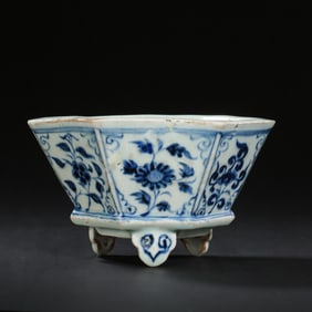 Chinese Yuan Dynasty Blue and White Porcelain Cup with Floral Design