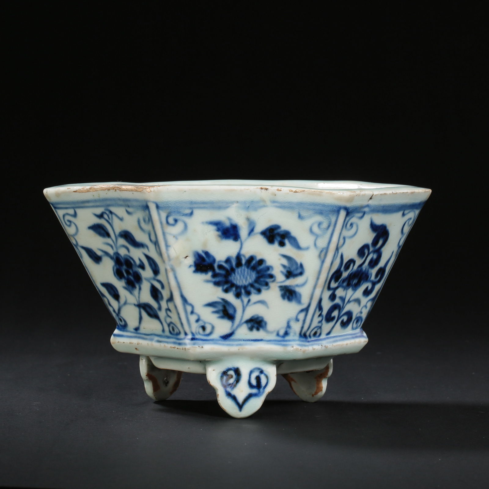 Chinese Yuan Dynasty Blue and White Porcelain Cup with Floral Design (1 of 8)