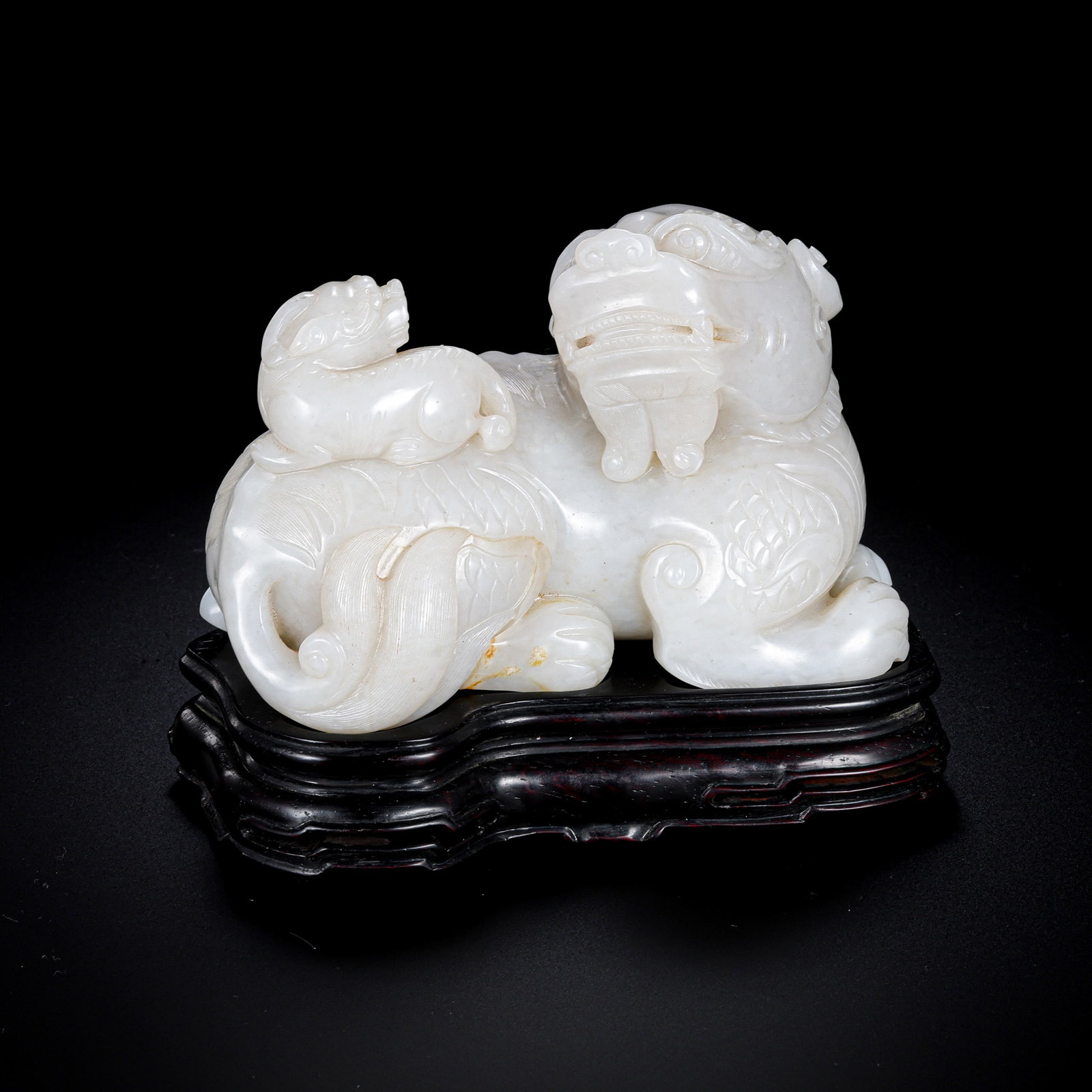 Chinese Qing Dynasty Hetian white jade mother and child auspicious beasts (1 of 7)