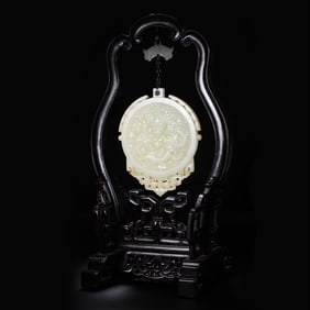 Chinese Qing Dynasty Hetian white jade dragon-patterned bi disc