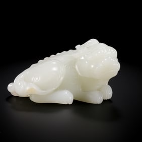 Chinese Qing Dynasty Hetian white jade auspicious beast