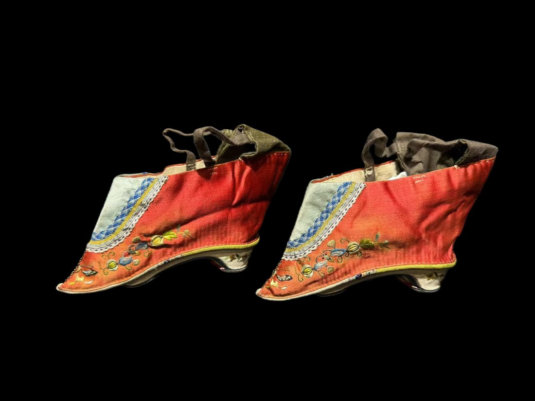 Chinese Qing Dynasty Red Satin Silk Gourd Flower Pattern Small Foot Shoes: L. 12 cm. H. 9 cm.
