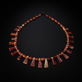 Pure gold and agate necklace from the Han Dynasty in China