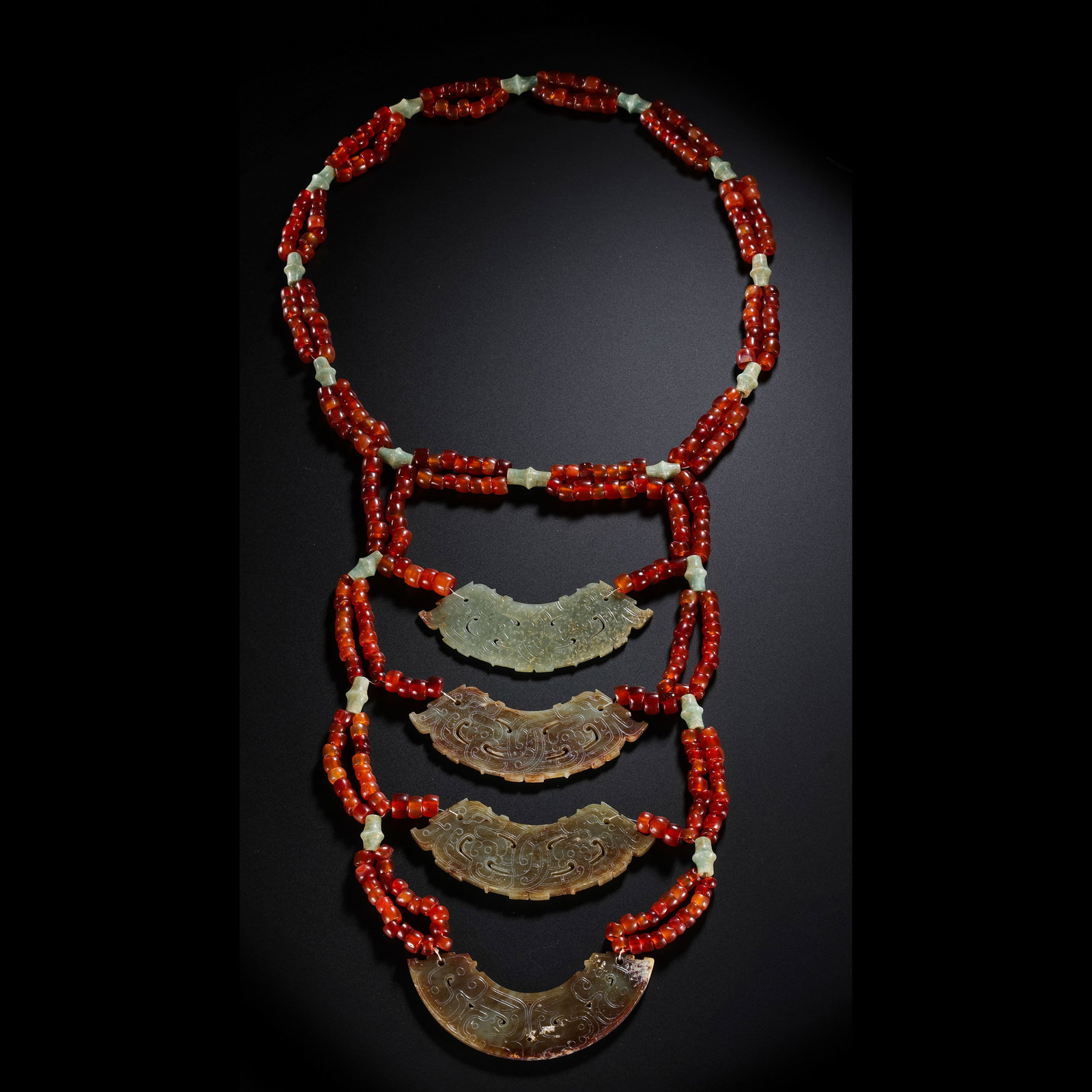 Red agate pendant from the Western Zhou Dynasty in China (1 of 10)