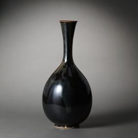 Chinese Northern Song Dynasty Cizhou ware long-necked bottle with iron embroidery